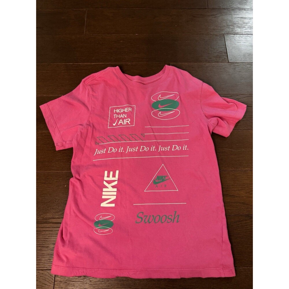 Nike “The Nike Tee” short sleeve graphic T-shirt in women’s size Small